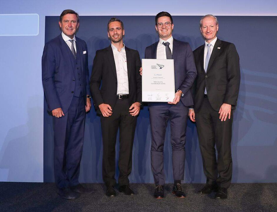 ALC Wien 2024: 3. Platz Großbetriebe für Hilti Austria, v.l: Wirtschaftsstadtrat Peter Hanke, die Hilti-Geschäftsleiter Martin Stein und Matthias Götz sowie TÜV AUSTRIA-CEO Stefan Haas. Foto (C) G. Peroutka