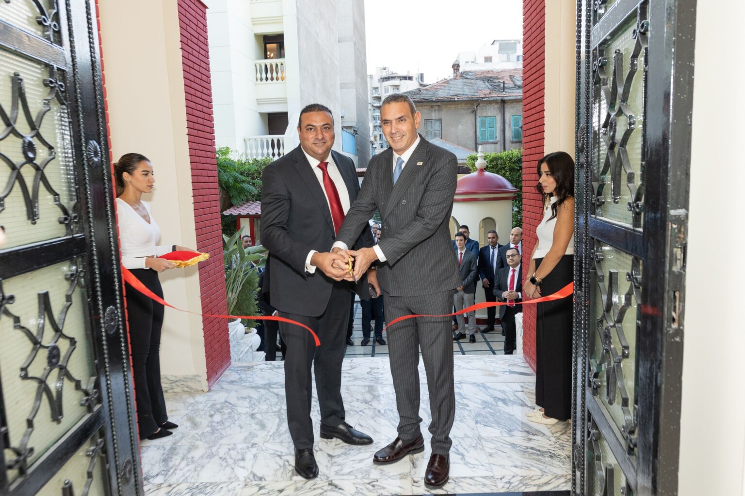 TÜV AUSTRIA Egypt: Alexandria branch inauguration - Managing director Osama Said (l) and TÜV AUSTRIA Executive Vice President Region Asia / Africa inaugurate TÜV AUSTRIA Egypt´s latest branch.