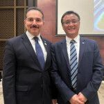 Hussein Al-Rammah, Charge d affaires a.i. an der Botschaft der Republik Irak (l) & Ivan Huang, Geschäftsführer TÜV AUSTRIA China.